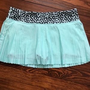 Lulu lemon pleat to street skirt